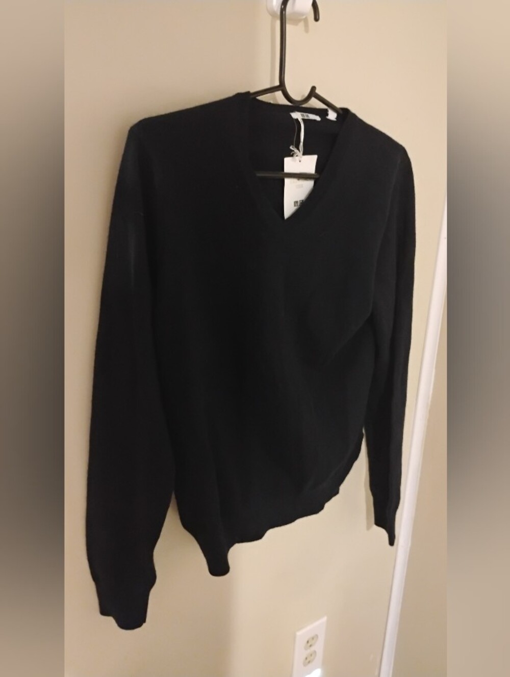 NWT Uniqlo Women's V Neck Navy Blue Cashmere Sweater Long Sleeve Sz XS